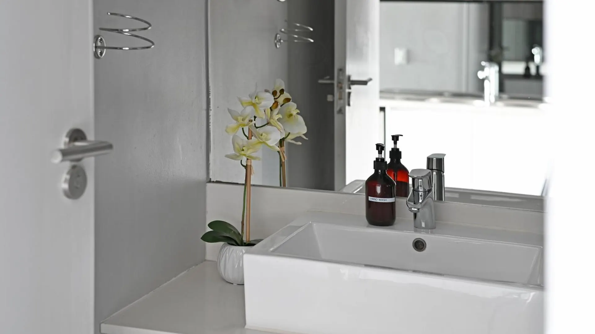 Yaya - Modern Apartment With City, Ocean & Mountain Views! Κέιπ Τάουν