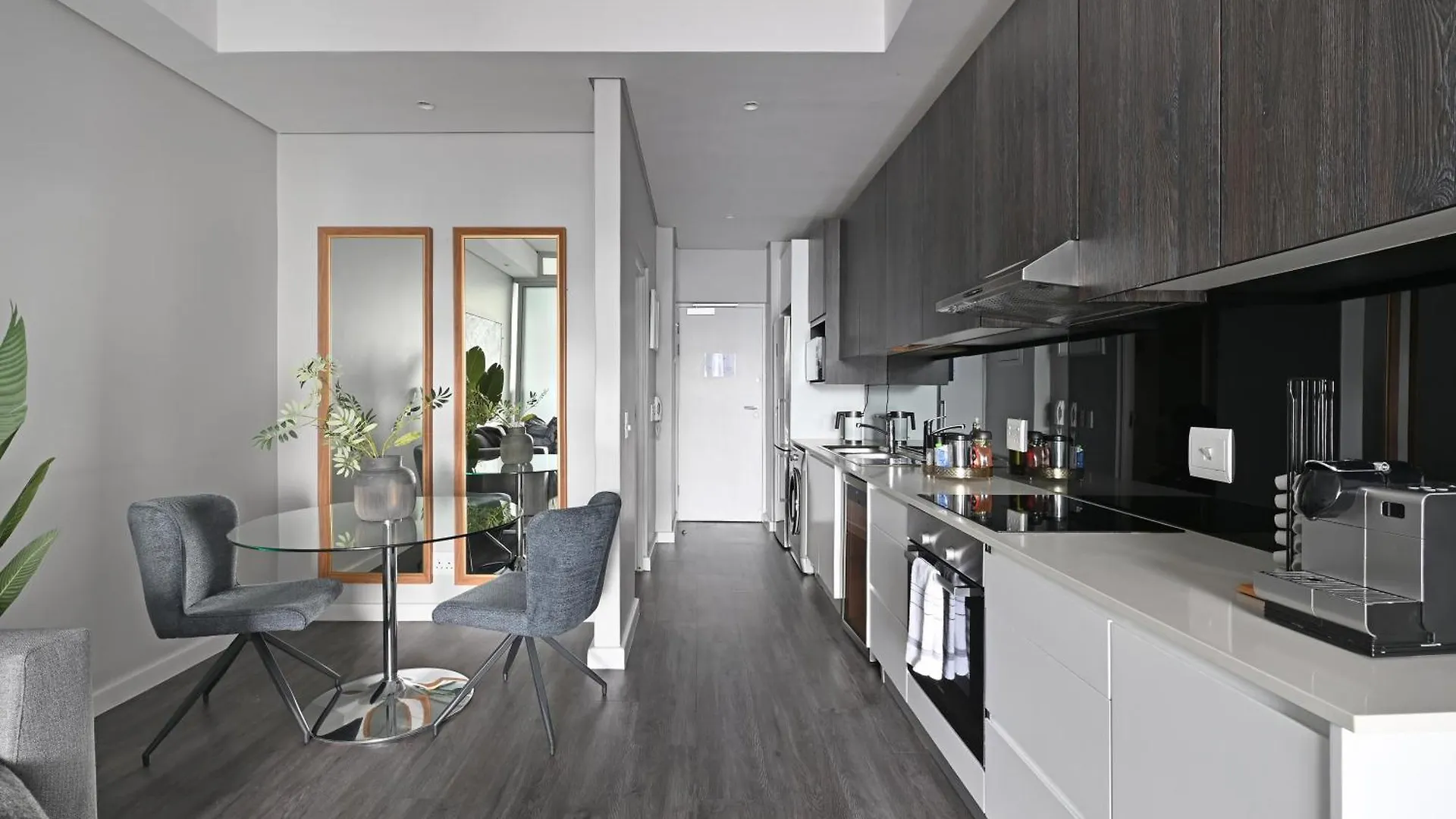Yaya - Modern Apartment With City, Ocean & Mountain Views! Κέιπ Τάουν