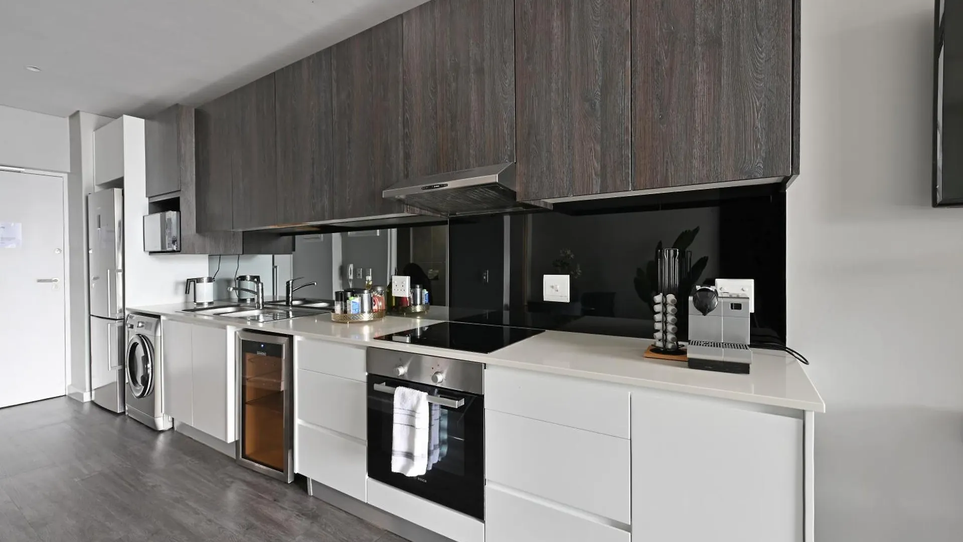 Yaya - Modern Apartment With City, Ocean & Mountain Views! Cape Town