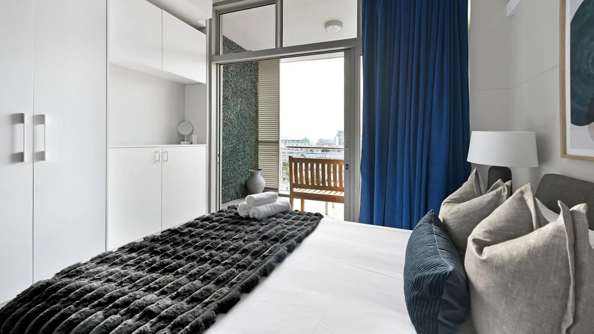 Yaya - Modern Apartment With City, Ocean & Mountain Views! Cape Town South Africa